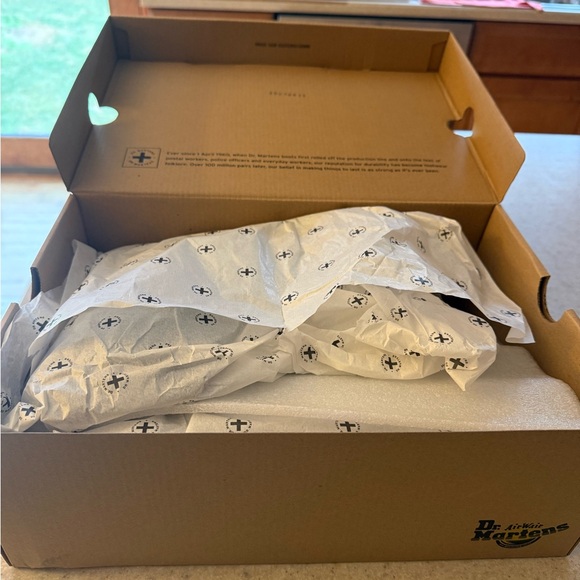 Dr. Martens are brand new, never worn. Size 6 - Picture 7 of 8